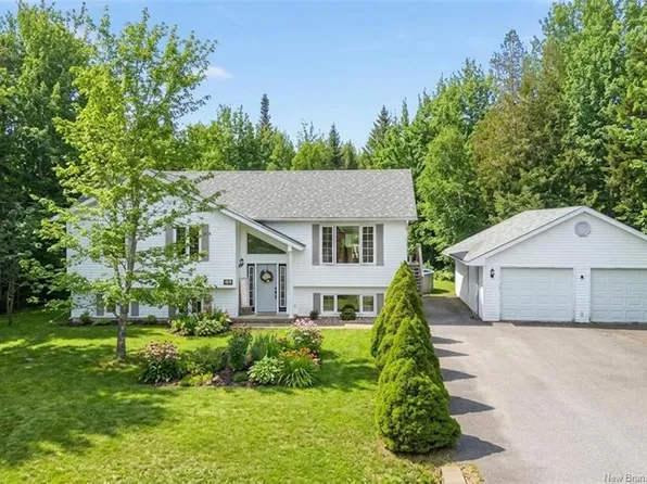 12 Danny St, Burton, NB E2V 4J8