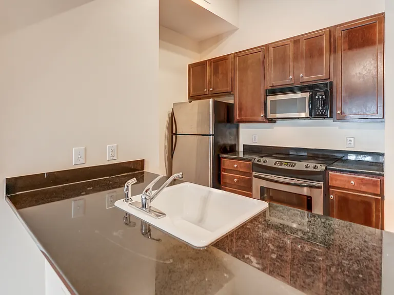 815 Porter St #407 — Photo 1