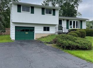 14 Huckleberry Ln, Liverpool, NY 13090