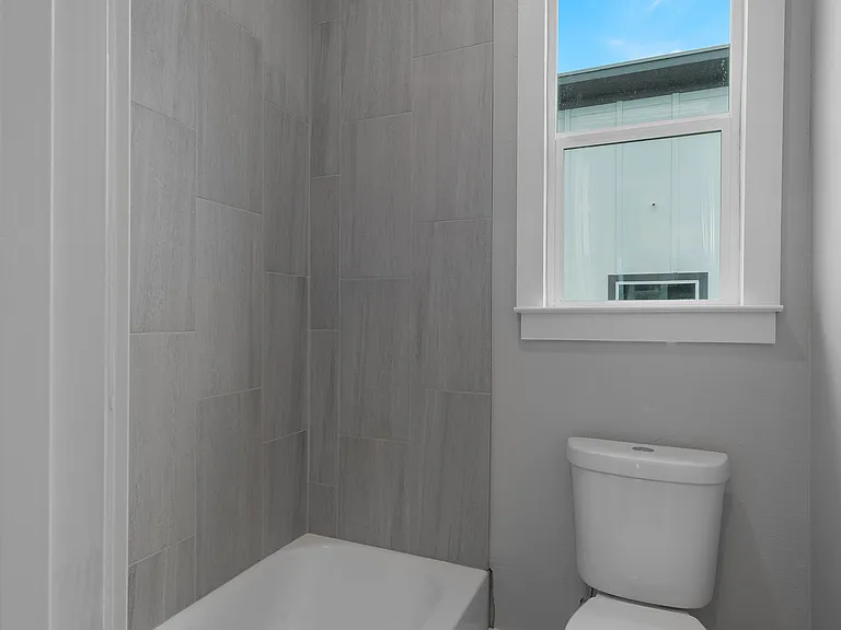 2818 Chicago St — Photo 8
