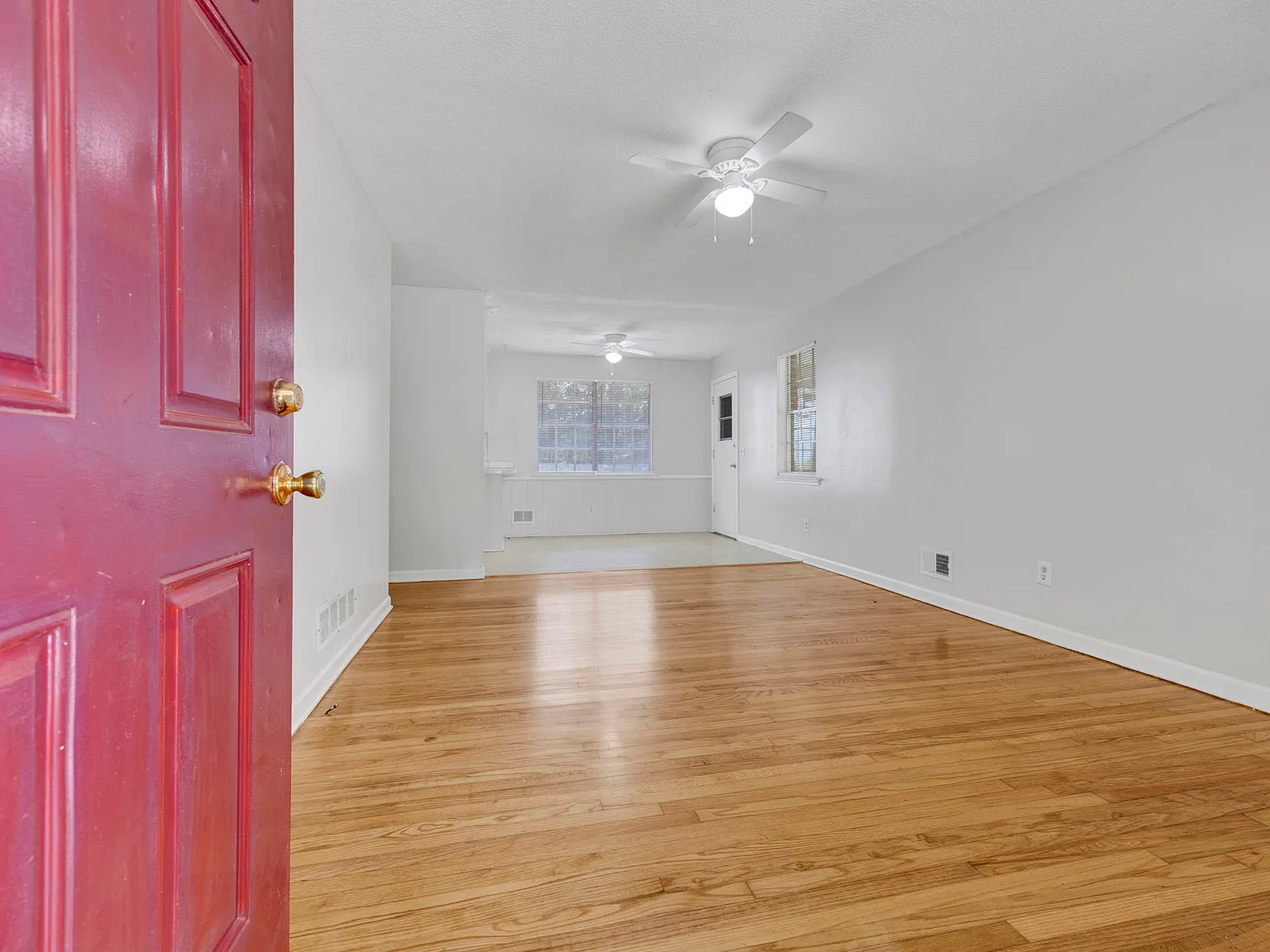 3 bed, 1026 sqft, $1,950 — Photo 3