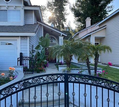 3rd image of 14436 S Falling Leaf Dr