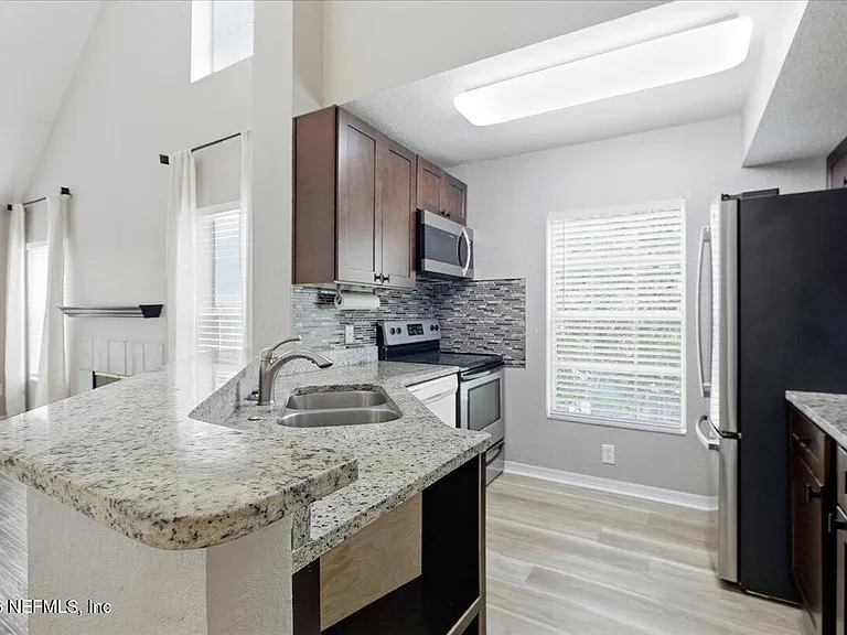 13700 Richmond Park Dr N #408 — Photo 6