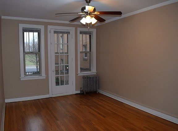 4th image of 628 S Austin Blvd APT 1L
