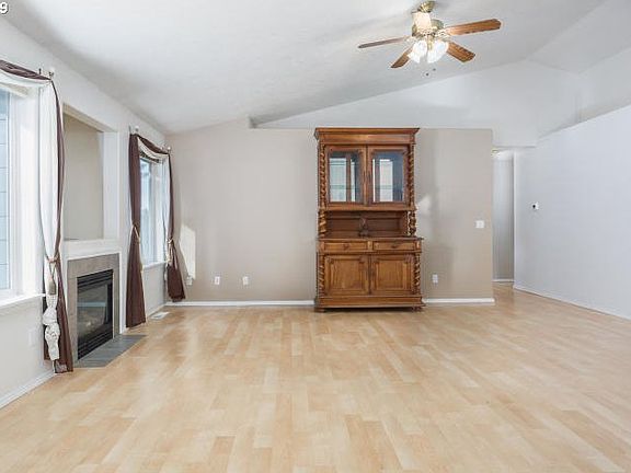 3rd image of 2532 NE 57th Ct