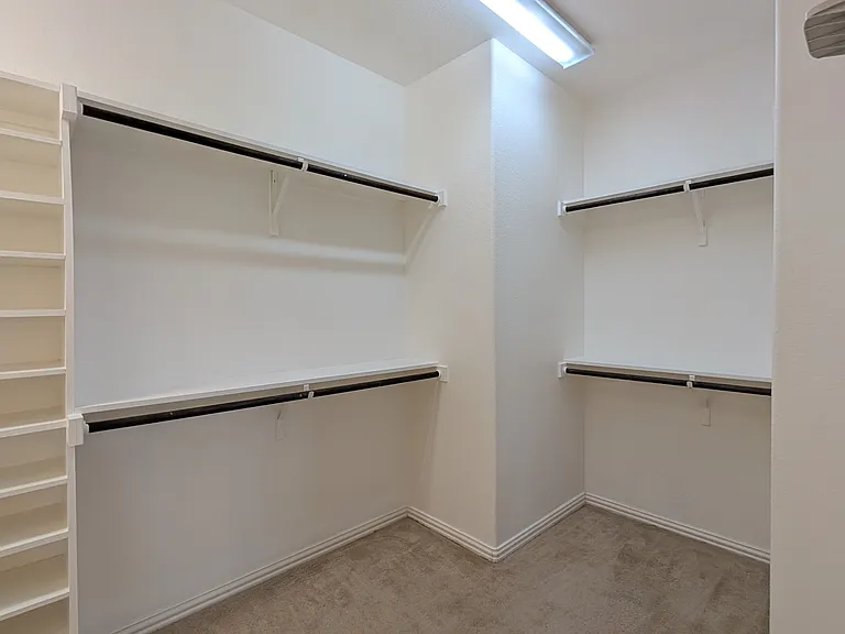 591 Deverson Dr — Photo 17