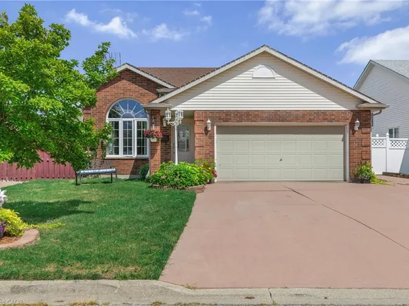 46 Foxhill Cres, Saint Catharines, ON L2S 3V1