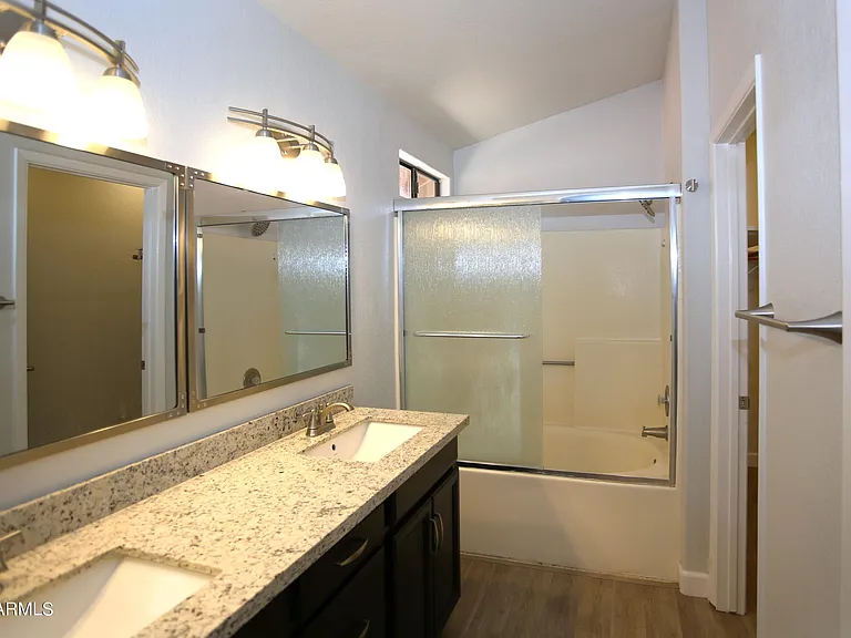 924 E Manor Dr — Photo 20