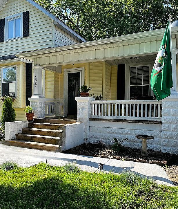 1st image of 129 Laquineo St