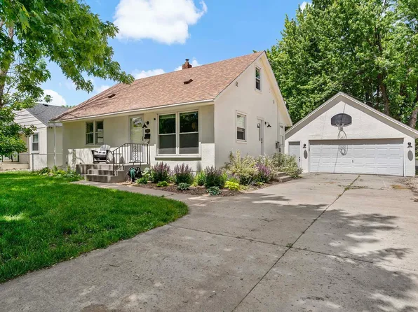 509 Broadway St E, Osseo, MN 55369