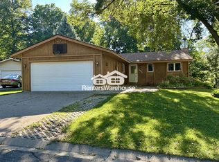 4933 Crestview Rd, Mound, MN 55364
