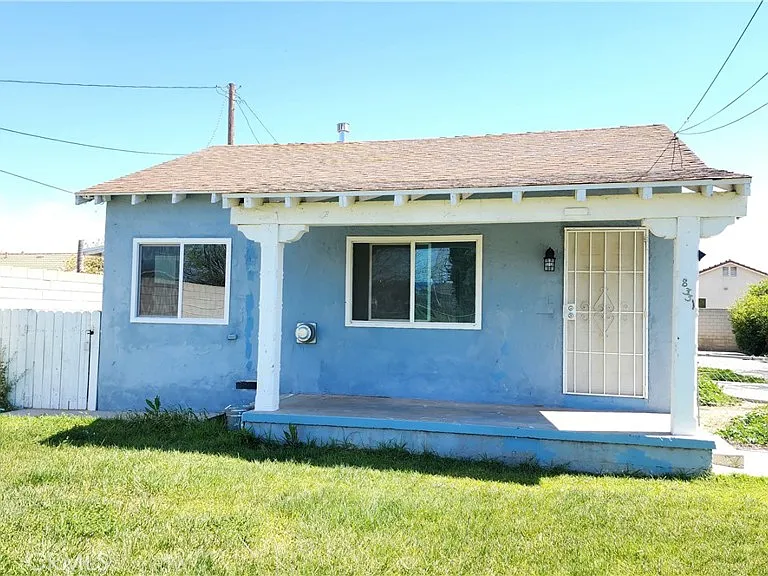8331 Cottonwood Ave — Photo 1