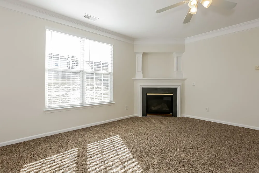 4 bed, 2.5 bath, 2236 sqft, $2,215 — Photo 4
