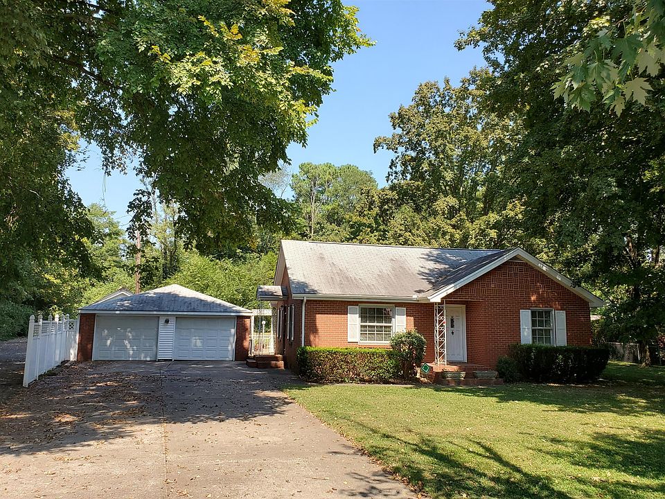 1st image of 1501 Golf Club Ln