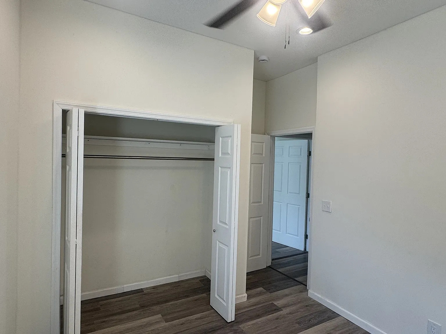 23 Old Lake Road - Apart... — Photo 2