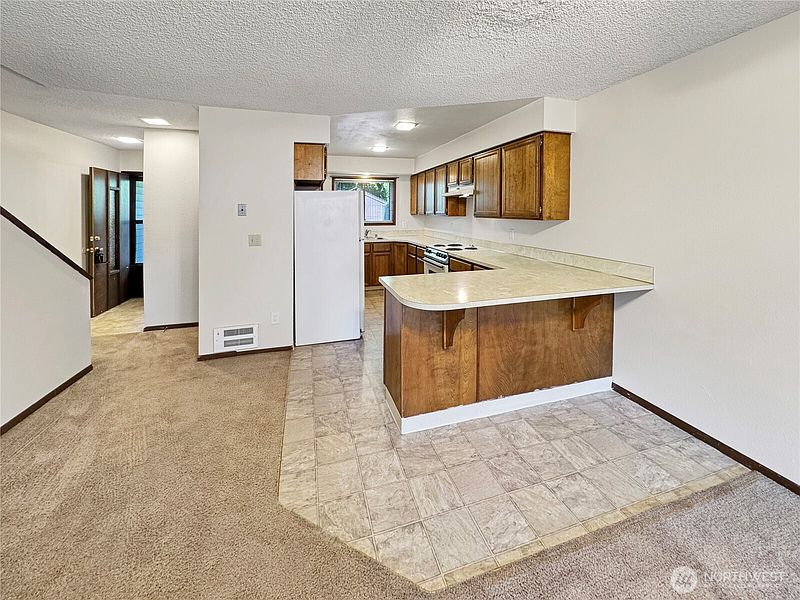 4th image of 15702 SE 3rd Street
