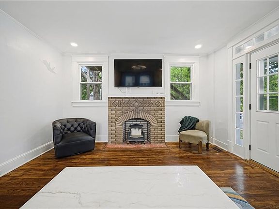 5th image of 114 Maxwell Ave