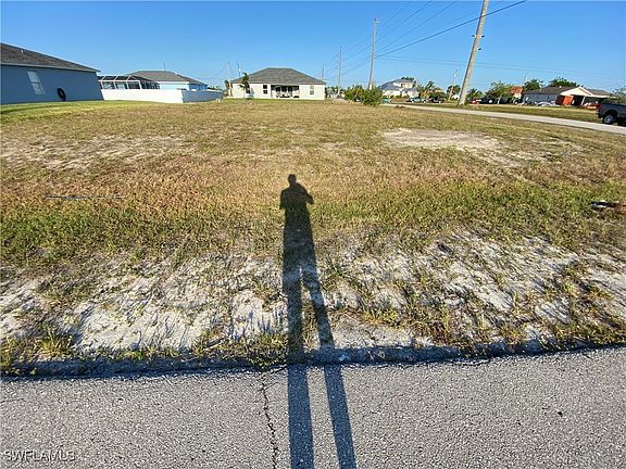 5th image of 2710 NE 6th Pl