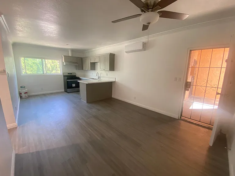1517 Acacia #14 — Photo 10