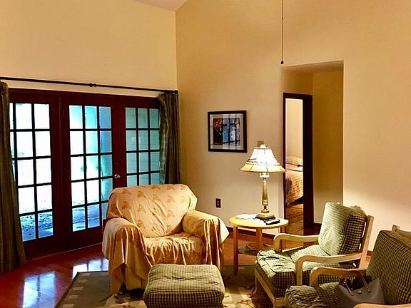 4th image of 102 Sandalwood Ct