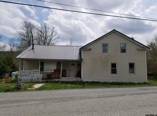 222 Shady Tree Ln, Howes Cave, NY 12092