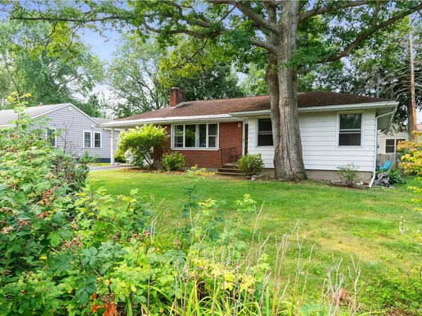 12 Iroquois Avenue, Essex Junction, VT 05452