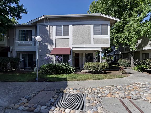 2nd image of 40 Muirfield Ct
