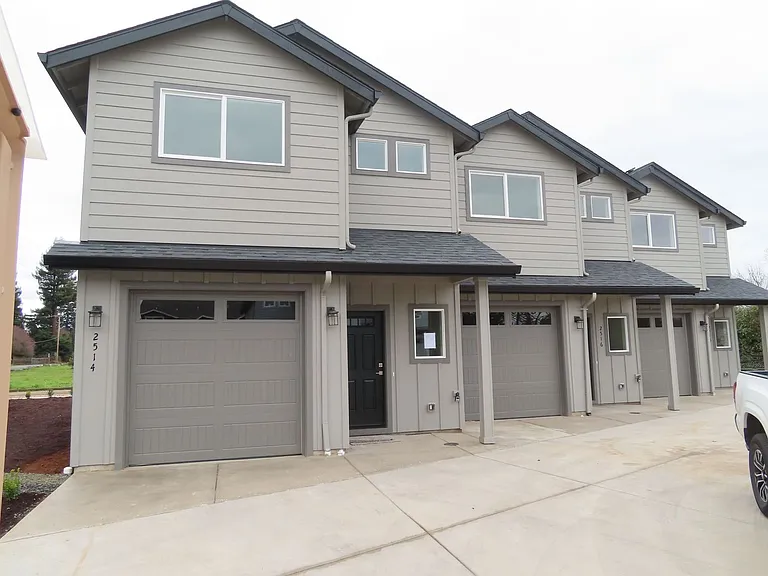 2514 Justine Ln — Photo 3