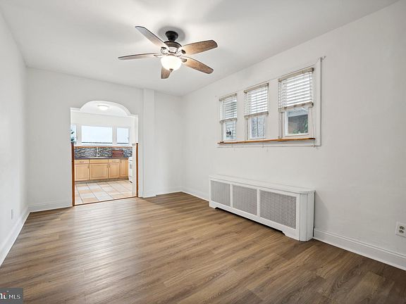 4th image of 920 E Moyamensing Ave