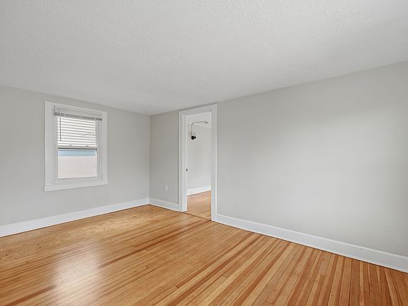3rd image of 115 Hamilton Ave #B