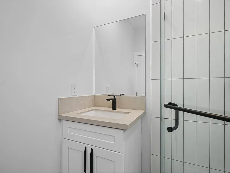 10900 Baird Ave — Photo 15
