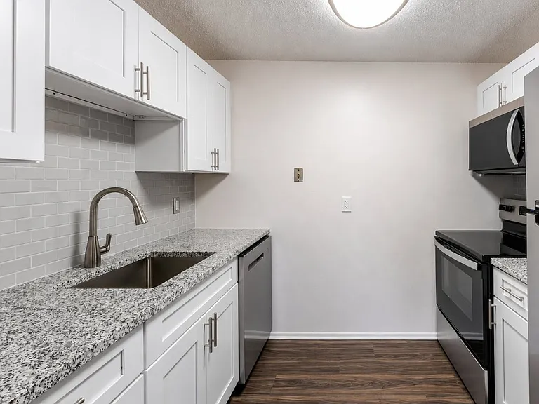 Creek Hill Apartment Homes — Photo 21