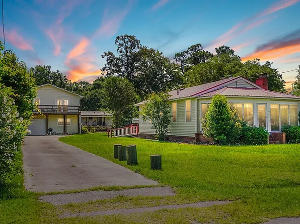 318 Lake Moultrie Dr #B, Bonneau, SC 29431