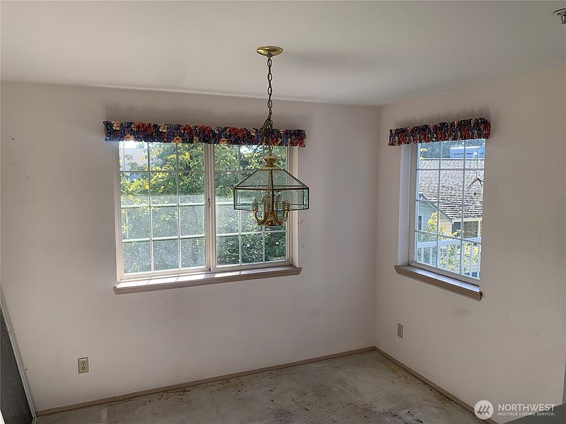 3rd image of 949 Aberdeen Avenue NE #B305