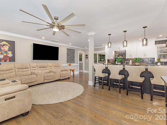 2nd image of 4121 Sheridan Dr