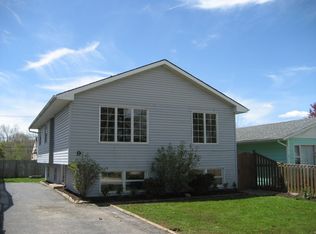 9 E Pineview Dr, Round Lake Park, IL
