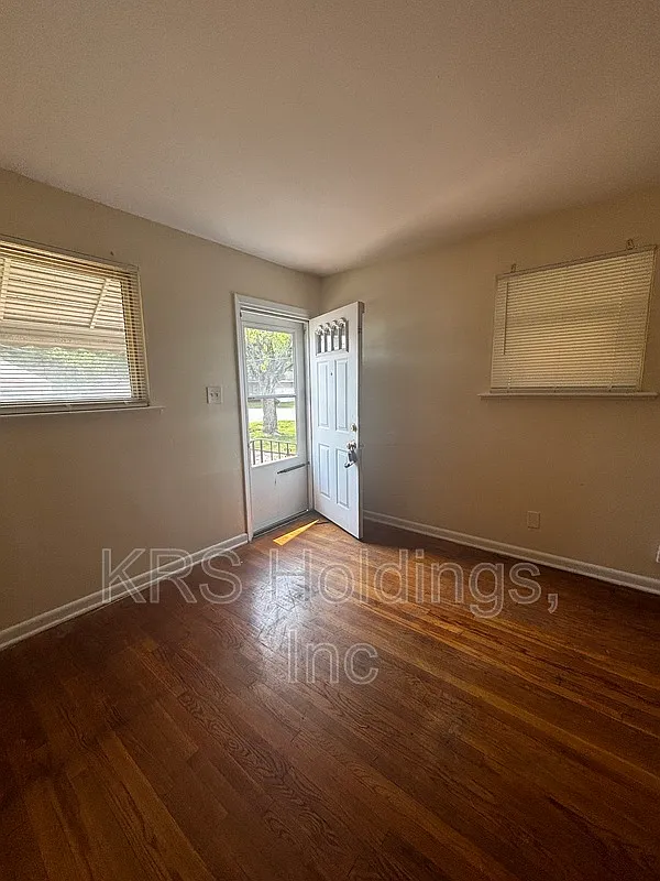 3 bed, 1.0 bath, 1000 sqft, $1,495 — Photo 2