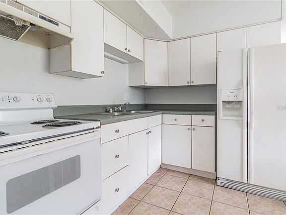 2nd image of 3447 Dahlia Pl