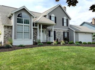 48 Chippenham Dr, Penfield, NY 14526