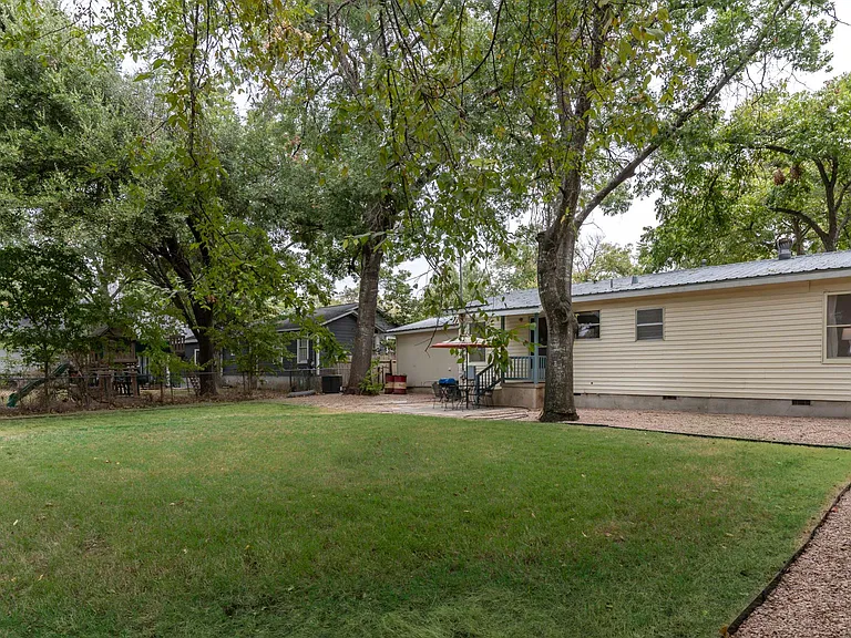 6004 Woodview Ave — Photo 25