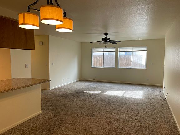 3rd image of 1325 Howard Ct