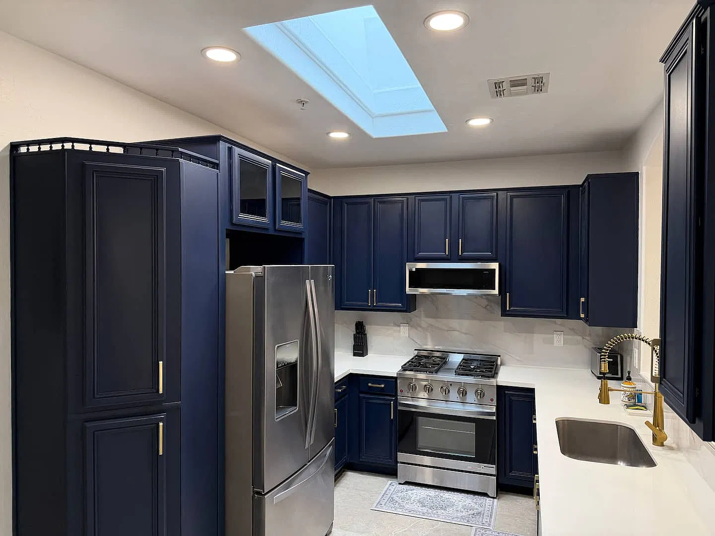 3 bed, 1879 sqft, $7,495 — Photo 3