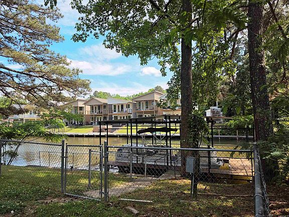 2nd image of 150 Lakeaire Ter
