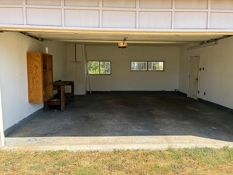 1010 N Lincoln Ave E — Photo 2