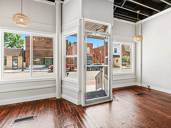 4th image of 422 W 7th St #1