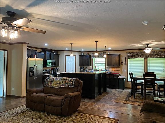 5th image of 138 Yellow Rose Ln