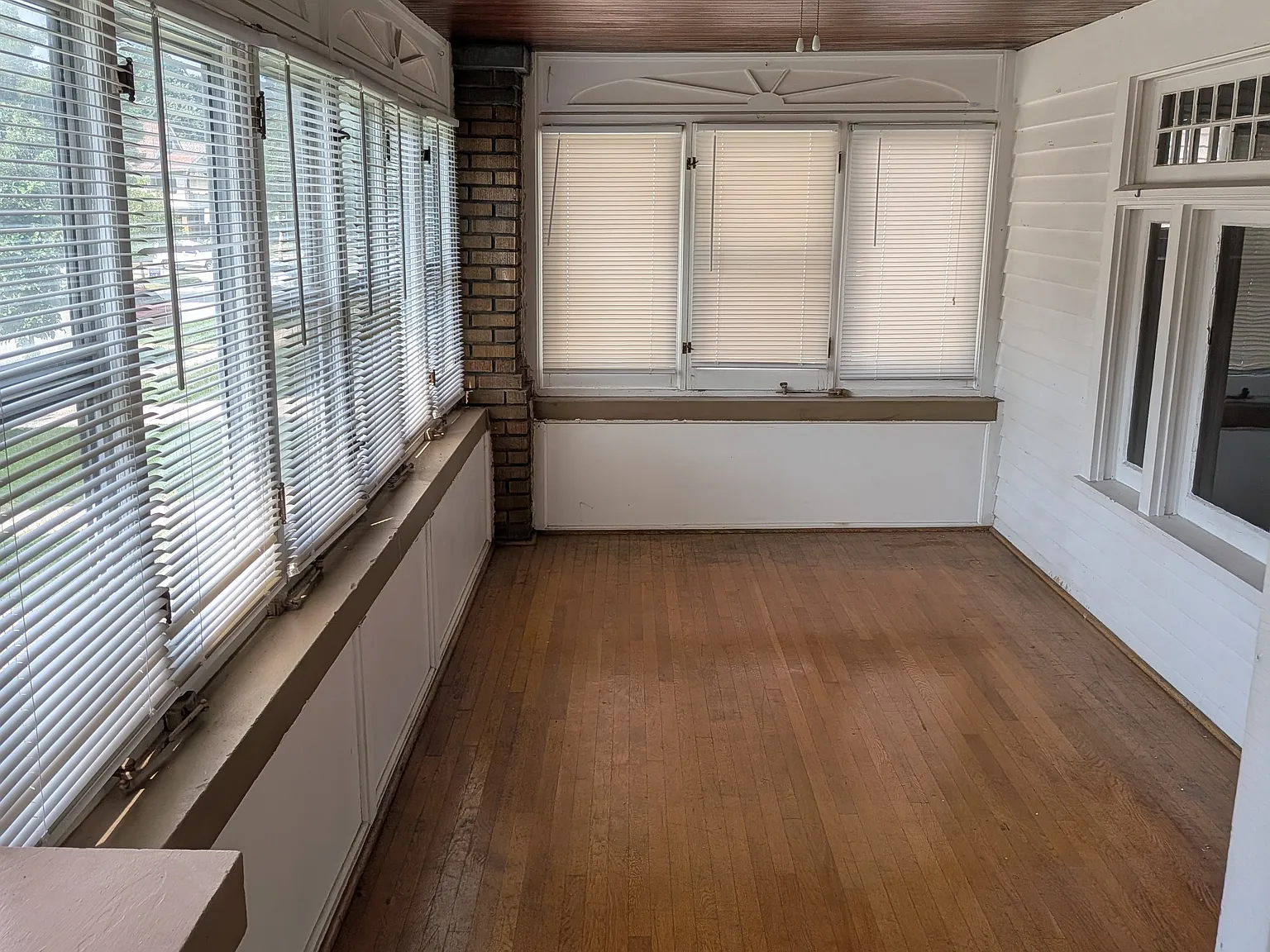 2203 Lincoln Ave — Photo 2