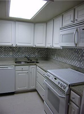 3rd image of 401 Metairie Rd #Penthouse 32
