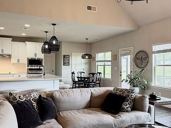 5th image of 50 Chapman Farm Rd