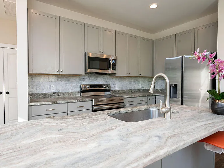 1026 Abbott St — Photo 4